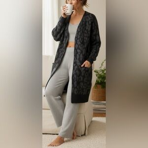 Logo by Lori Goldstein Printed Button Up Long Cardigan Size M Pockets Loungwear